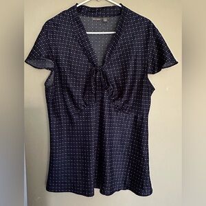 APT 9. Size 1X NAVY BLUE with a WHITE Dot pattern blouse.